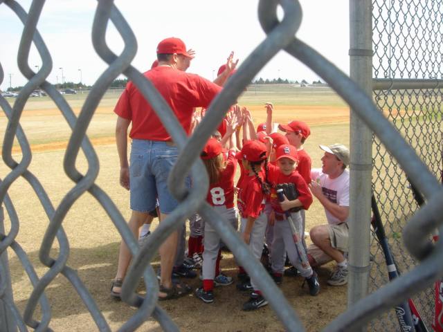 2006/03(Mar)/03(Tee-Ball-Chance-Dax)/640x480_2006-03-04 08-Tee-Ball.JPG